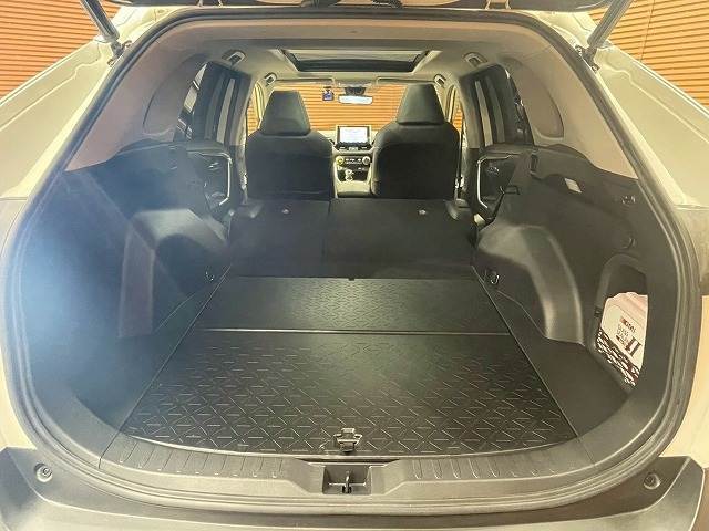 広々としたラゲッジルームは日常・レジャーに活躍する事間違いなし。いかがでしょうか。