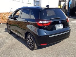 自社整備工場で点検整備をおこなってからお渡ししています。車検が残っている場合は『12ヶ月点検整備』を、車検整備付きの場合は『車検整備』をおこないます。整備費用は車両本体価格に含まれています。