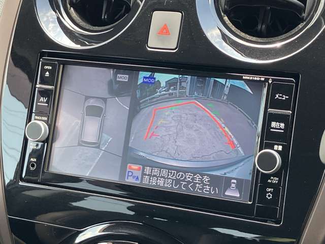 【アラウンドビューモニター】はまるで上から見ているような視点で周囲を確認できます！駐車が苦手な方でも安心して駐車できますね♪