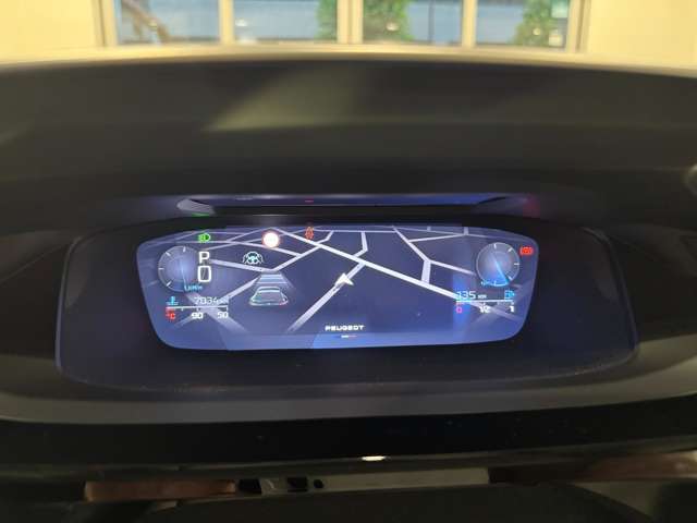 スピードメーターにナビゲーションを切替できます