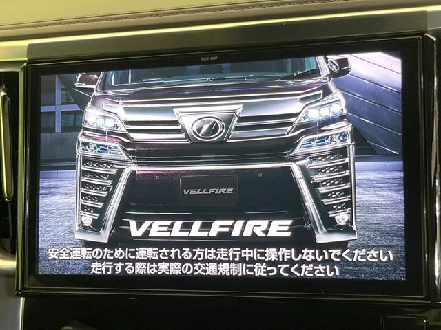 【大画面ナビ】人気の大型10インチナビを装備。存在感のある大画面はインパクト大！ナビ利用時のマップ表示は見やすく、テレビやDVDは臨場感がアップ！いつものドライブがグッと楽しくなります♪