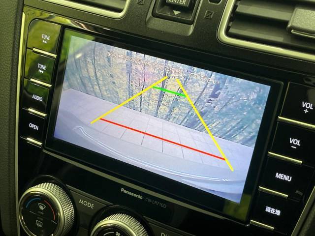 【バックカメラ】駐車時に後方がリアルタイム映像で確認できます。大型商業施設や立体駐車場での駐車時や、夜間のバック時に大活躍！運転スキルに関わらず、今や必須となった装備のひとつです！