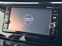 【純正ナビ】人気の純正ナビを装備。オーディオ機能も充実しており、Bluetooth接続すればお持ちのスマホやMP3プレイヤーの音楽を再生可能！毎日の運転がさらに楽しくなります！！