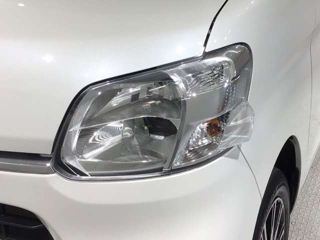 LEDヘッドライトは、点灯の瞬間から最大光量を発揮し、突然暗くなるトンネルなどでの安定感を高めます。
