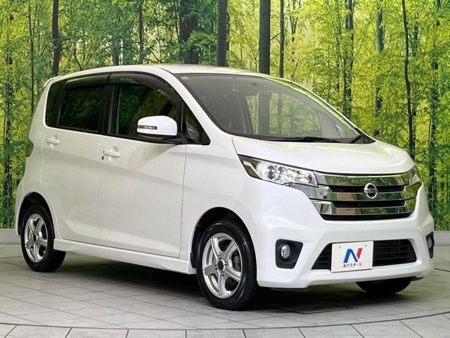 大好評のボディコーティング「弾スプラッシュコート」もご納車までに施工可能。通常のガラスコートと異なる、耐久年数6年の無機質ガラスコーティングが、ボディをキレイな状態に保ってくれます。