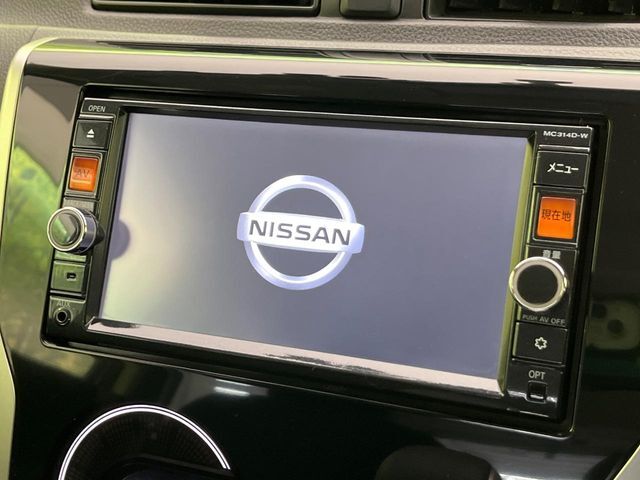 【純正ナビ】人気の純正ナビを装備。オーディオ機能も充実しており、Bluetooth接続すればお持ちのスマホやMP3プレイヤーの音楽を再生可能！毎日の運転がさらに楽しくなります！！