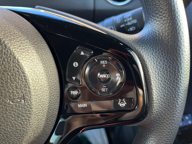 私たち中古車販売店の従業員は日本の全メーカーの車両をたくさん見てきました、通常では気が付かないその車のセールスポイントをそれぞれ知識として持っています、まずはご要望をお聞かせください！！