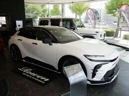 車両はショールーム内に展示しております。アクセスは名古屋環状2号の大森インターを降りて一つ目の信号を右折いただくと右側に店舗が見えてきます。お問合せは、052-737-4700までどうぞ。