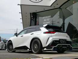 装着パーツは、Rowen BODY KIT、WORKホイール、RSR車高調、NITTOタイヤ、を装着しております。またメーカーオプションではパノラマルーフを装備しております。お問い合わせは、052ー737ー4700までどうぞ。