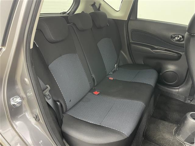 【後部座席】『後部座席周辺』の画像になります。写真の内容に関してご不明点、ご質問等がございましたらお気軽にガリバー店舗までお問い合わせください。