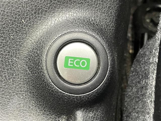 【運転席操作部】『運転席周辺の装備』の画像になります。快適なドライブを楽しむための機能が装備されています！運転席から触れるので使いやすいです！