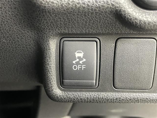 【横滑り抑制機能】雨や雪で滑りやすい路面などで横滑りが発生した時、ブレーキとエンジン出力を自動的にコントロールし、優れた車両安定性を実現します！