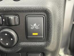 【衝突被害軽減ブレーキ】走行中に前方の車両と歩行者を認識。衝突の危険が高いと判断した場合に警報や緊急ブレーキで衝突回避や衝突時の被害を軽減。前後の踏み間違いによる誤発進も抑制します。