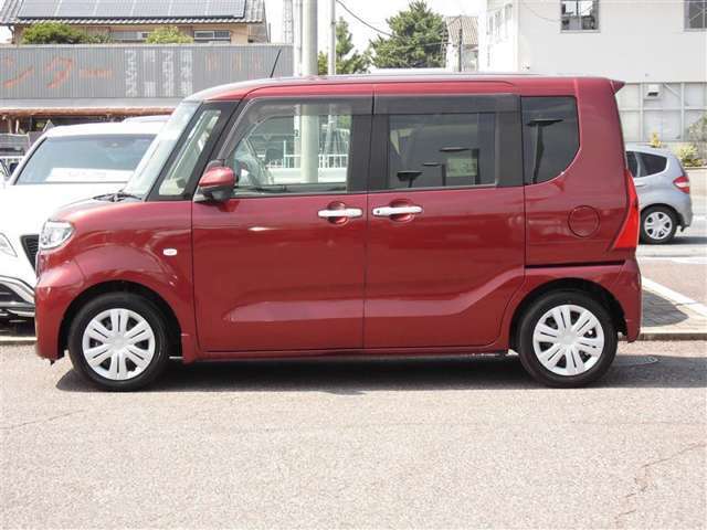 広々とした車内空間に優れた燃費性能。更にデザインも上質で人気のお車です！