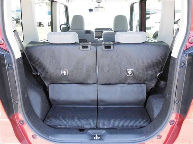 【トランク】荷物を積むのに十分な広さです！出かけ先でお土産を沢山買っても大丈夫♪