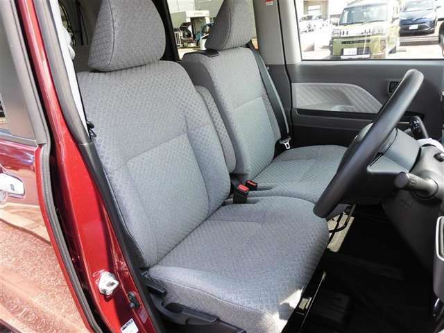 【内装】シフォンの車内です♪もちろん、フロアマットもついてますよ～！