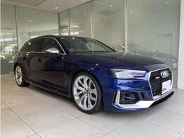 《Audi認定中古車》ならではのクオリティ、高度な訓練・教育を受けたAudi専門のメカニックがご納車前に100項目にも及ぶ精密な点検を行います。