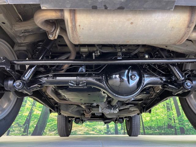 お車を安心してお乗りいただく為には、足回りの定期点検が欠かせません。サービスサポート（有償保証）では無料点検もご提供しており、安心のカーライフをお過ごしいただけるサポート体制が整っています。