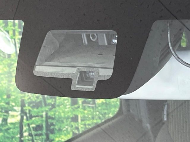【スズキ　セーフティサポート】走行中に前方の車両等を認識し、衝突しそうな時は警報とブレーキで衝突回避と被害軽減をアシスト。より安全にドライブをお楽しみいただけます。