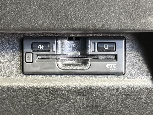 【ETC】高速道路の料金所をストレスなく通過！話題のスポットやサービスエリアに多い「スマートIC」利用時は必須のアイテムです。当店でセットアップを実施、ご納車当日からすぐにご利用いただけます！