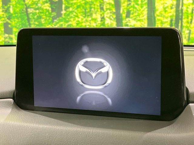 【マツダコネクトナビ】車内の雰囲気にマッチした一体型タイプのナビ。各種車輌設定やBluetooth再生等、様々な機能が楽しめます。直感的なダイヤル操作が可能で、使い勝手も良好です。