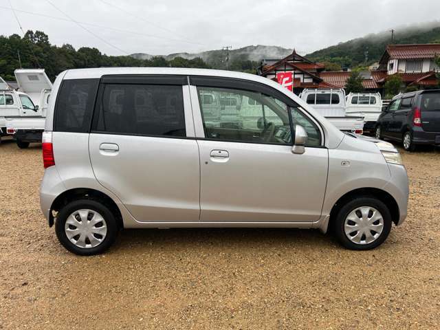 【4WD車の品揃え豊富】様々なお車を取扱いいたしますが、特に4WDの軽自動車が得意です！軽トラ・軽バンの品揃えは県内でも随一。比較検討、またご相談にも乗らせていただきます！