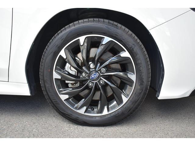 純正17インチアルミホイール付タイヤサイズは215/50R17