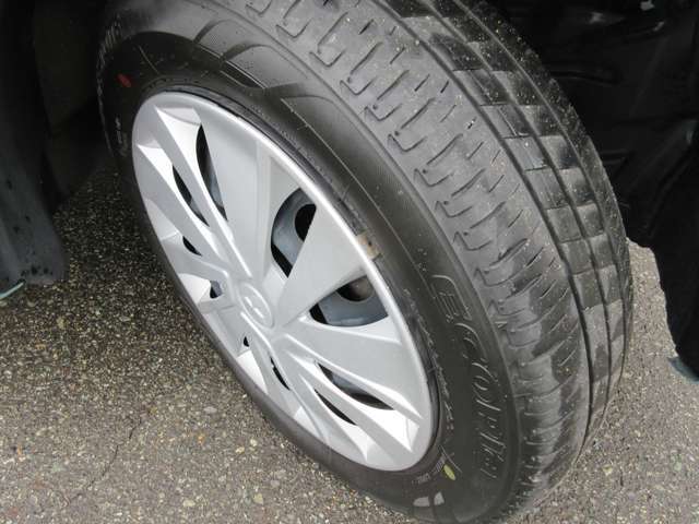タイヤサイズは155/65R14です。