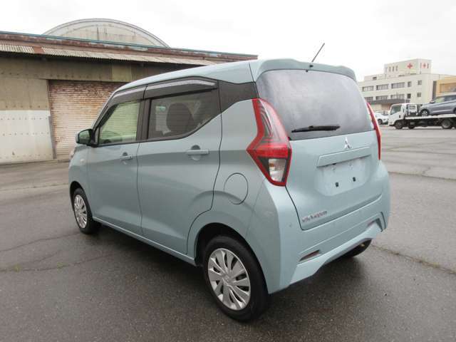 ご納車前に当社整備工場にてオイル・オイルエレメントの交換と12ヵ月点検又は車検整備を致します。