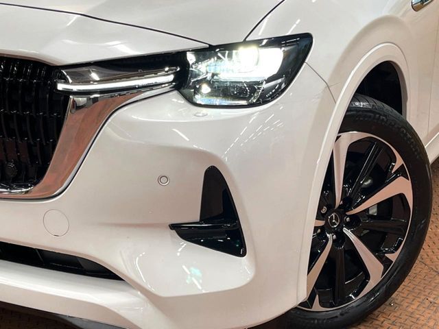 【LEDヘッドライト】悪天候や夜間走行時も良好な視界を確保し安心して運転できる高輝度LEDヘッドライトを装備！点灯速度が早く、消費電力も抑えられています。