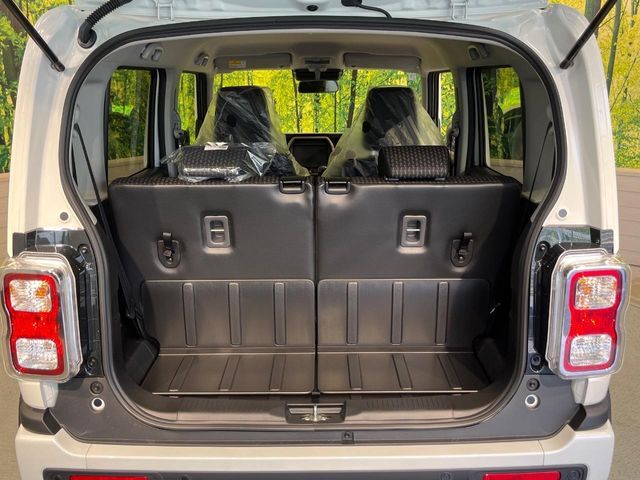 普段のお買い物や通勤、送迎等に十分な荷室スペースを確保しております。セカンドシートを倒すと、大きな荷物の積載も可能です♪