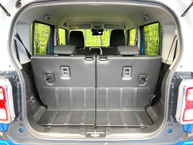 普段のお買い物や通勤、送迎等に十分な荷室スペースを確保しております。セカンドシートを倒すと、大きな荷物の積載も可能です♪