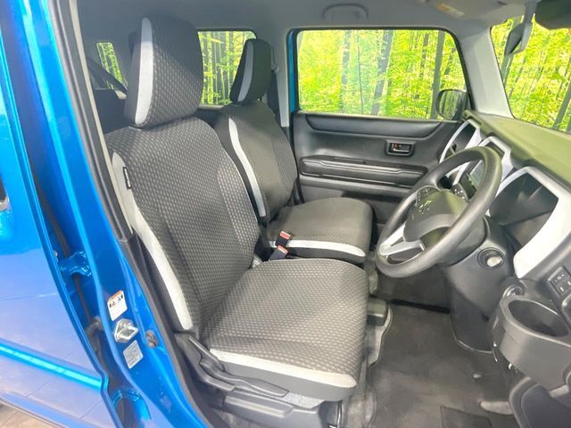 運転席シート廻りは使用感も少なく、良好な状態となっています。丁寧に使われていたことがよくわかりますね。