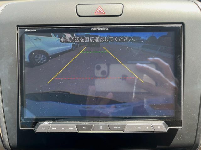 【バックカメラ】駐車時に後方がリアルタイム映像で確認できます。大型商業施設や立体駐車場での駐車時や、夜間のバック時に大活躍！運転スキルに関わらず、今や必須となった装備のひとつです！