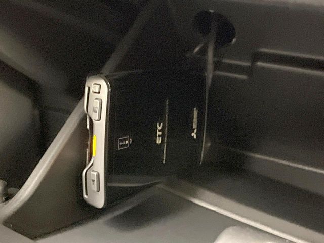 【ETC】高速道路の料金所をストレスなく通過！話題のスポットやサービスエリアに多い「スマートIC」利用時は必須のアイテムです。当店でセットアップを実施、ご納車当日からすぐにご利用いただけます！