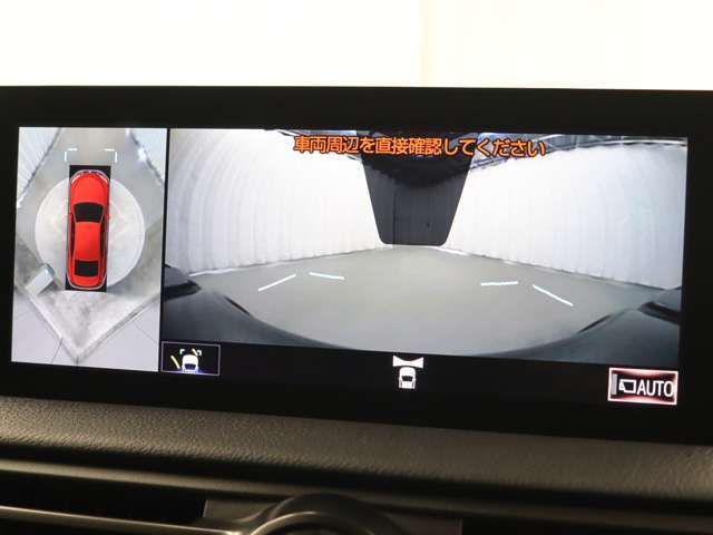 上から車両を見下ろしたような映像をナビゲーション画面に表示する「パノラミックビューモニター」を搭載しています。