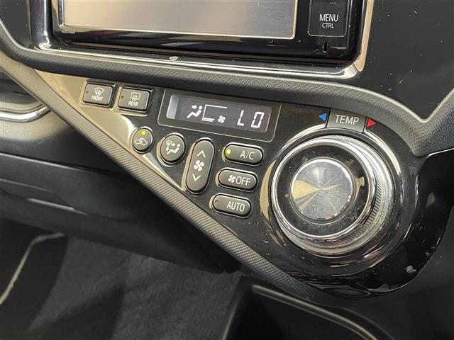 【オートエアコン】車内温度を感知して自動で温度調整をしてくれるのでいつでも快適な車内空間を創り上げます！