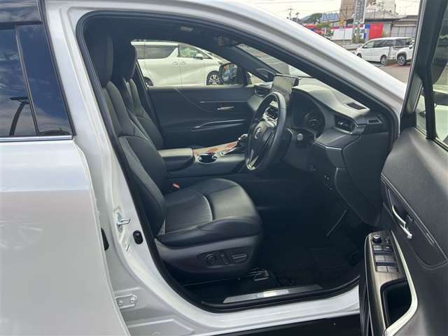 運転席も見てみましょう♪