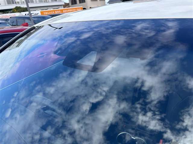 こちらの車両には衝突防止装置が付いております♪