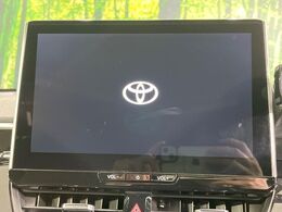 【純正10.5インチナビ】高級感とインパクトのある大画面ナビを装備。各種オーディオ操作はもちろん、スマホ連携もできる利便性の高いナビです♪