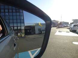 BSW/LCA（後側方車両検知警報）※車線変更の際（ウィンカー作動時）に左右の車両を検知し警告/RCTA（後退時車両検知警報）※駐車場などでバックする際（Rシフト時）後方の移動物を検知し警告します。