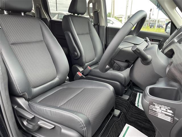 【1列目シート】もちろん車内はキレイです♪よりクリーンな状態をキープしたいお客様には『シート撥水コーティング』がおすすめ！除菌・消臭に効果を発揮し多くの方にご好評いただいております。