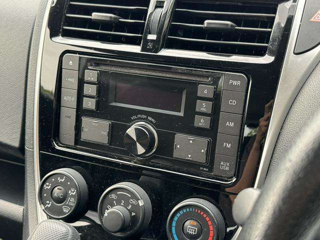 CDチューナー装備車なのでCDの再生・ラジオの再生が可能です！