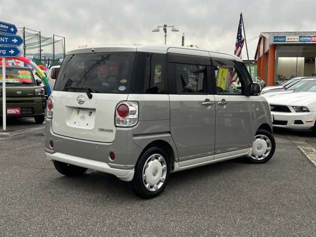 弊社の諸費用は登録時の税金・登録諸費用が含まれております。また、点検整備費用も車両価格に含まれておりますので、総額表示価格だけで乗り出せます。詳しくはスタッフまでお問い合わせください。