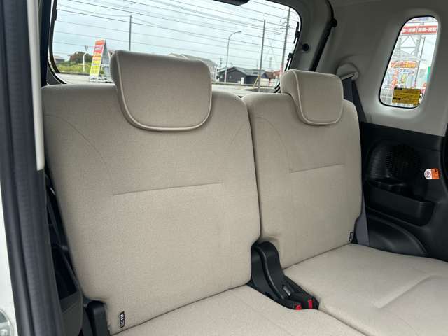 シートも大きな汚れやダメージはございません。納車前には室内クリーニングを施工し、綺麗な状態で納車します。