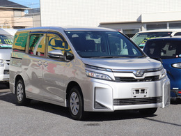 店舗にてお車を並べて展示しておりませんので、現車確認の際は、一度日程をご連絡頂いてからのご来店をお願い致します。