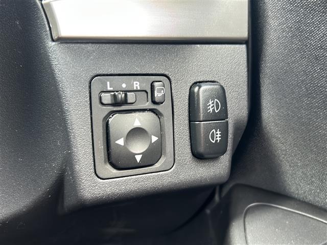 店舗にて現車の確認もいただけますので、お電話で在庫のご確認の上是非ご来店くださいませ。
