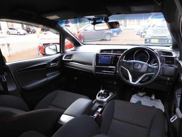 ★インパネ周りです。広めの視界で運転もしやすいです。