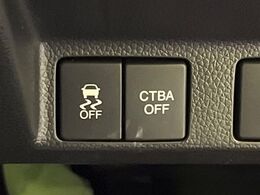 【シティブレーキアクティブシステム】低速走行中に前方の車両等を認識し、衝突しそうな時は警報とブレーキで衝突回避と被害軽減をアシスト。より安全にドライブをお楽しみいただけます。