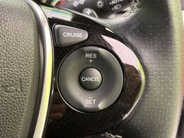【クルーズコントロール】高速道路もラクラク走行。アクセルを離しても一定速度で走行ができ、長距離運転時の負担を軽減！加速・減速も簡単なスイッチ操作で調整できます。